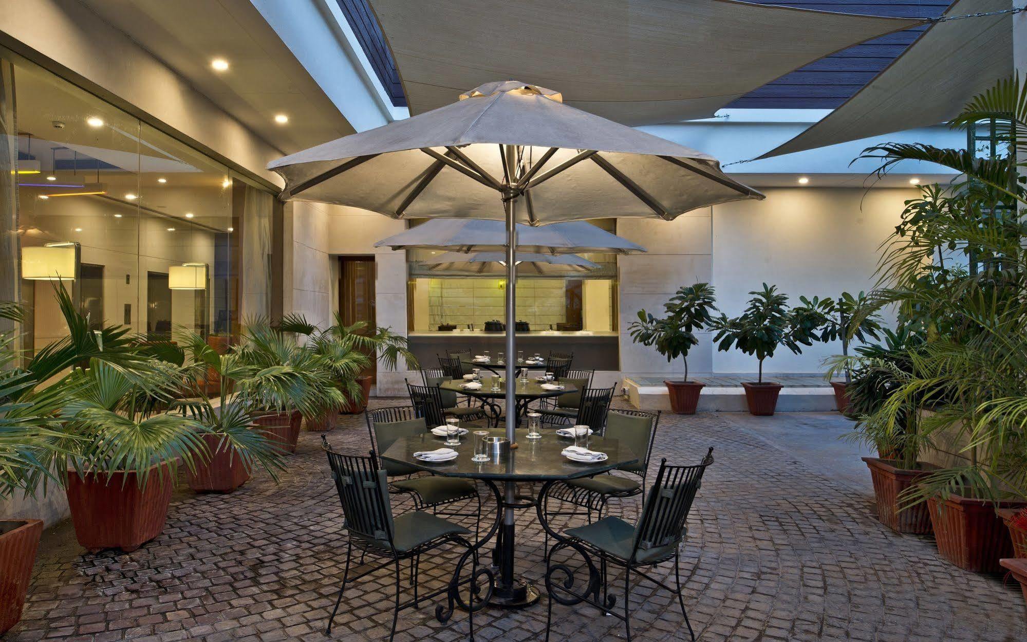 Nirwana Hometel Jaipur- A Sarovar Hotel Ngoại thất bức ảnh